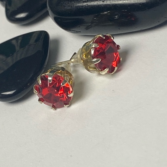 ๐Sale ๐2 for $10 NWOT nerves worn red crystal look post earrings bright winter - Picture 2 of 5